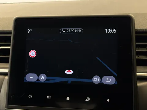 DS71MYZ Renault Captur 1.0 TCE 90 Iconic 5dr Thumbnail #10