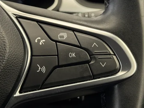 DS71MYZ Renault Captur 1.0 TCE 90 Iconic 5dr Thumbnail #25