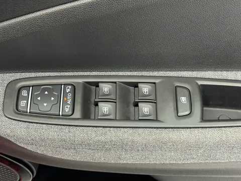 LV21OVC Renault Zoe 100kW i GT Line R135 50kWh Rapid Charge 5dr Auto Thumbnail #24