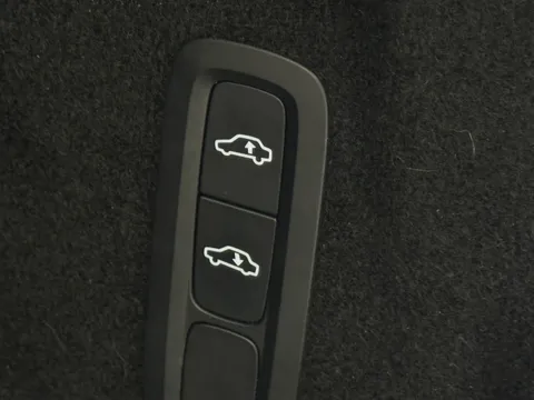 KV70LZE Volvo XC60 2.0 B5D Inscription Pro 5dr AWD Geartronic Thumbnail #19