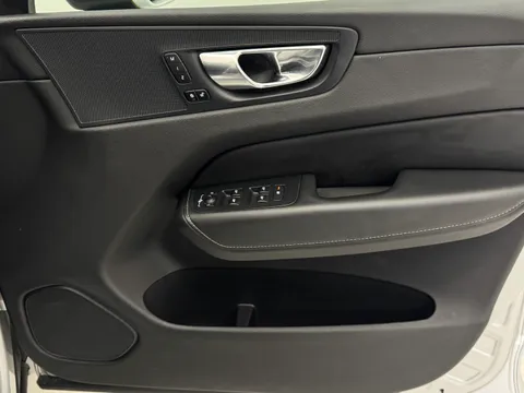 KV70LZE Volvo XC60 2.0 B5D Inscription Pro 5dr AWD Geartronic Thumbnail #25