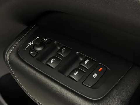 KV70LZE Volvo XC60 2.0 B5D Inscription Pro 5dr AWD Geartronic Thumbnail #26