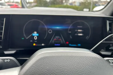 BN73ZKG Renault Austral E-Tech FHEV Iconic Esprit Alpine 5dr Auto 4C Thumbnail #14