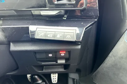 BN73ZKG Renault Austral E-Tech FHEV Iconic Esprit Alpine 5dr Auto 4C Thumbnail #17