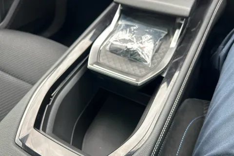 BN73ZKG Renault Austral E-Tech FHEV Iconic Esprit Alpine 5dr Auto 4C Thumbnail #21