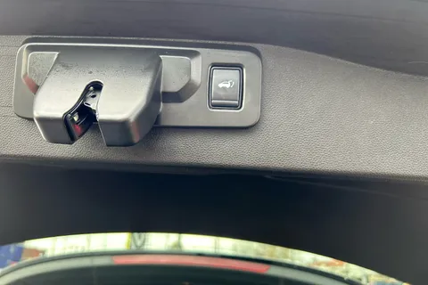 BN73ZKG Renault Austral E-Tech FHEV Iconic Esprit Alpine 5dr Auto 4C Thumbnail #24