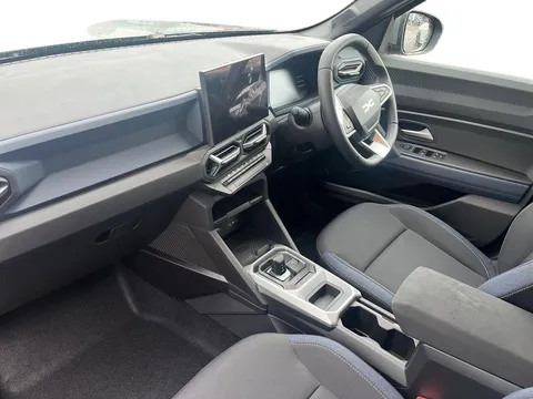 DL75UMS Dacia Duster 1.6 Hybrid 140 Journey 5dr Auto Thumbnail #4