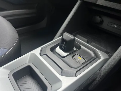 DL75UMS Dacia Duster 1.6 Hybrid 140 Journey 5dr Auto Thumbnail #13