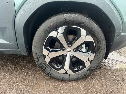 DL75UMS Dacia Duster 1.6 Hybrid 140 Journey 5dr Auto Thumbnail #15