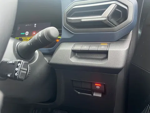 DL75UMS Dacia Duster 1.6 Hybrid 140 Journey 5dr Auto Thumbnail #24