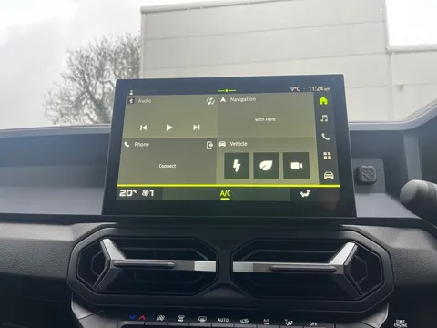 DL75UMS Dacia Duster 1.6 Hybrid 140 Journey 5dr Auto Thumbnail #25