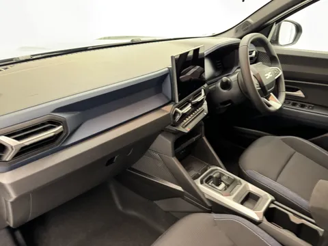 DL75UOU Dacia Duster 1.6 Hybrid 140 Journey 5dr Auto Thumbnail #10