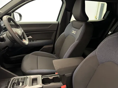 DL75UOU Dacia Duster 1.6 Hybrid 140 Journey 5dr Auto Thumbnail #14
