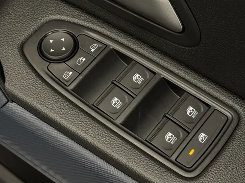 DL75UOU Dacia Duster 1.6 Hybrid 140 Journey 5dr Auto Thumbnail #17