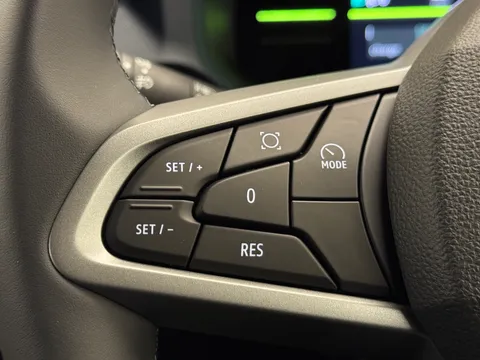 DL75UOU Dacia Duster 1.6 Hybrid 140 Journey 5dr Auto Thumbnail #18