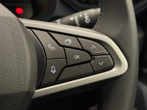 DL75UOU Dacia Duster 1.6 Hybrid 140 Journey 5dr Auto Thumbnail #19