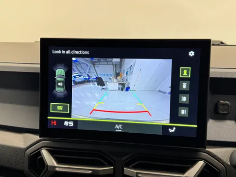 DL75UOU Dacia Duster 1.6 Hybrid 140 Journey 5dr Auto Thumbnail #21