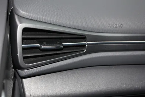 DE69CVT Hyundai Ioniq 1.6 GDi Hybrid Premium SE 5dr DCT Thumbnail #8