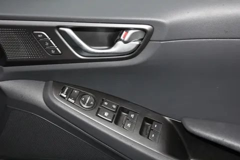 DE69CVT Hyundai Ioniq 1.6 GDi Hybrid Premium SE 5dr DCT Thumbnail #12