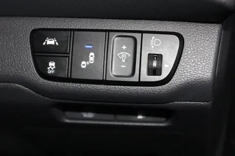 DE69CVT Hyundai Ioniq 1.6 GDi Hybrid Premium SE 5dr DCT Thumbnail #14