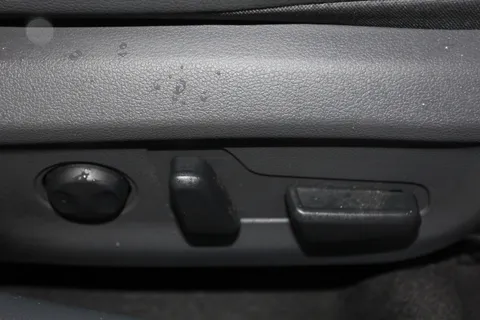 DE69CVT Hyundai Ioniq 1.6 GDi Hybrid Premium SE 5dr DCT Thumbnail #15