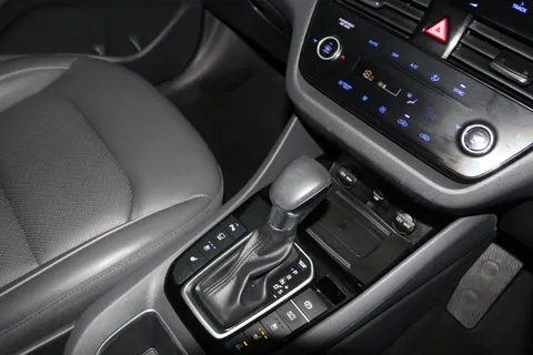 DE69CVT Hyundai Ioniq 1.6 GDi Hybrid Premium SE 5dr DCT Thumbnail #22