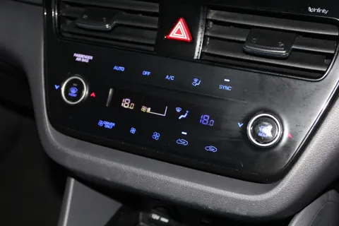 DE69CVT Hyundai Ioniq 1.6 GDi Hybrid Premium SE 5dr DCT Thumbnail #25