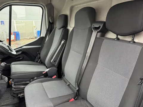 HN23GRU Renault Master LM35dCi 135 Business+ Medium Roof Van Thumbnail #12