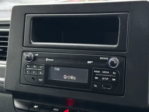 HN23GRU Renault Master LM35dCi 135 Business+ Medium Roof Van Thumbnail #16