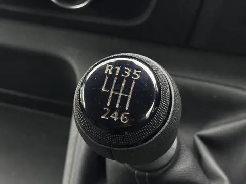 HN23GRU Renault Master LM35dCi 135 Business+ Medium Roof Van Thumbnail #17