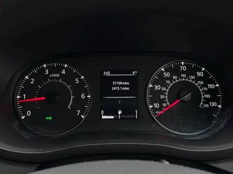 HN23GRU Renault Master LM35dCi 135 Business+ Medium Roof Van Thumbnail #18