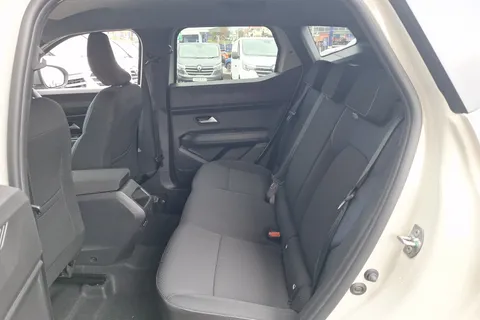DL75UNX Dacia Duster 1.6 Hybrid 140 Journey 5dr Auto Thumbnail #10