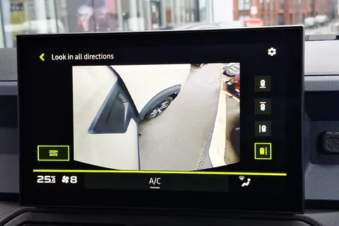 DL75UNX Dacia Duster 1.6 Hybrid 140 Journey 5dr Auto Thumbnail #35