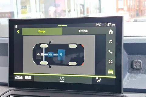 DL75UNX Dacia Duster 1.6 Hybrid 140 Journey 5dr Auto Thumbnail #39