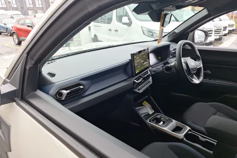 DL75UNX Dacia Duster 1.6 Hybrid 140 Journey 5dr Auto Thumbnail #30