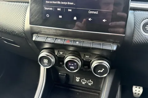 BN22YLR Renault Captur 1.3 Mild hybrid 140 R.S. Line 5dr Thumbnail #32