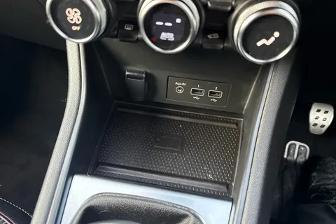 BN22YLR Renault Captur 1.3 Mild hybrid 140 R.S. Line 5dr Thumbnail #37