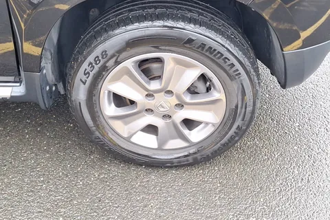 MD17PGV Dacia Duster 1.5 dCi 110 Laureate 5dr Thumbnail #5