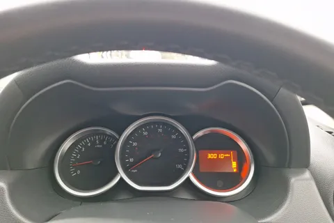 MD17PGV Dacia Duster 1.5 dCi 110 Laureate 5dr Thumbnail #12