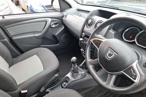MD17PGV Dacia Duster 1.5 dCi 110 Laureate 5dr Thumbnail #13
