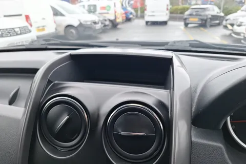 MD17PGV Dacia Duster 1.5 dCi 110 Laureate 5dr Thumbnail #37