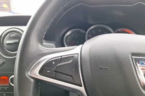 MD17PGV Dacia Duster 1.5 dCi 110 Laureate 5dr Thumbnail #35