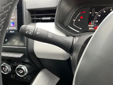 HY72FVG Renault Clio 1.0 TCe 90 SE Edition 5dr Thumbnail #24