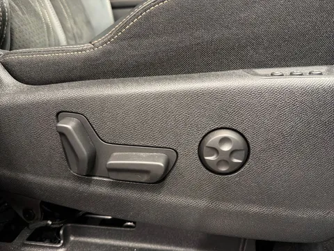 GM70ZDS Peugeot 3008 1.2 PureTech GT Premium 5dr EAT8 Thumbnail #15