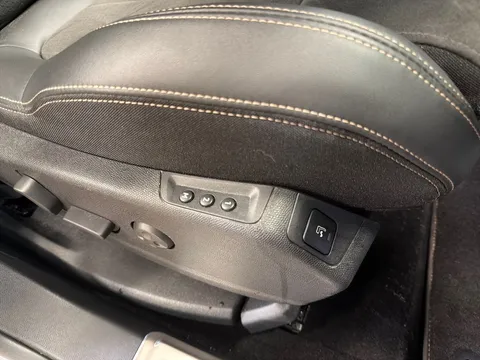 GM70ZDS Peugeot 3008 1.2 PureTech GT Premium 5dr EAT8 Thumbnail #16