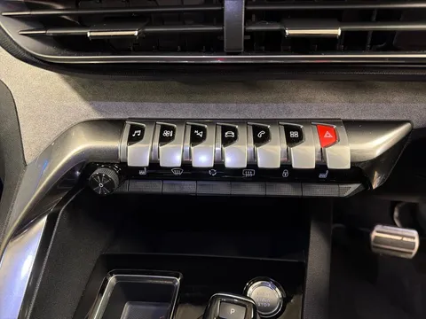 GM70ZDS Peugeot 3008 1.2 PureTech GT Premium 5dr EAT8 Thumbnail #18