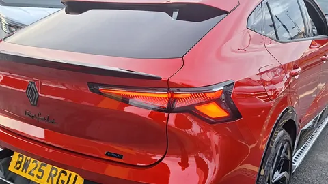 BW25RGU Renault Rafale E-Tech PHEV Atelier Alpine AWD 5dr Auto Thumbnail #18