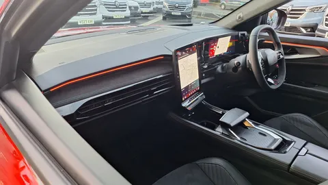 BW25RGU Renault Rafale E-Tech PHEV Atelier Alpine AWD 5dr Auto Thumbnail #28