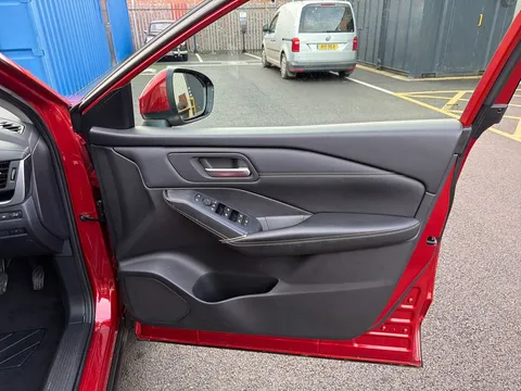 GY72RKZ Nissan Qashqai 1.3 DiG-T MH N-Connecta [Glass Roof] 5dr Thumbnail #18