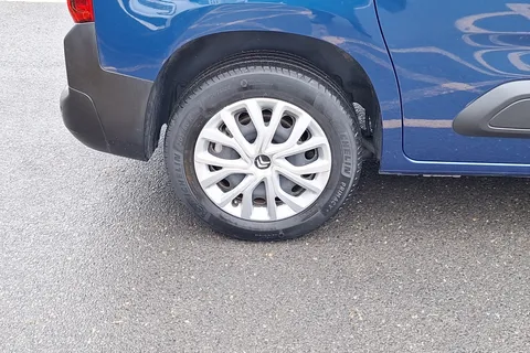 DU72LMO Citroën Berlingo 1.2 PureTech Feel M 5dr Thumbnail #5